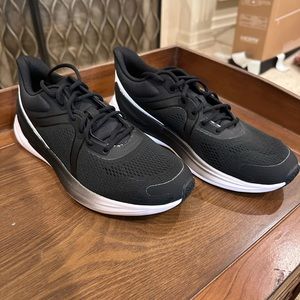 Lululemon Blissfeel running shoe